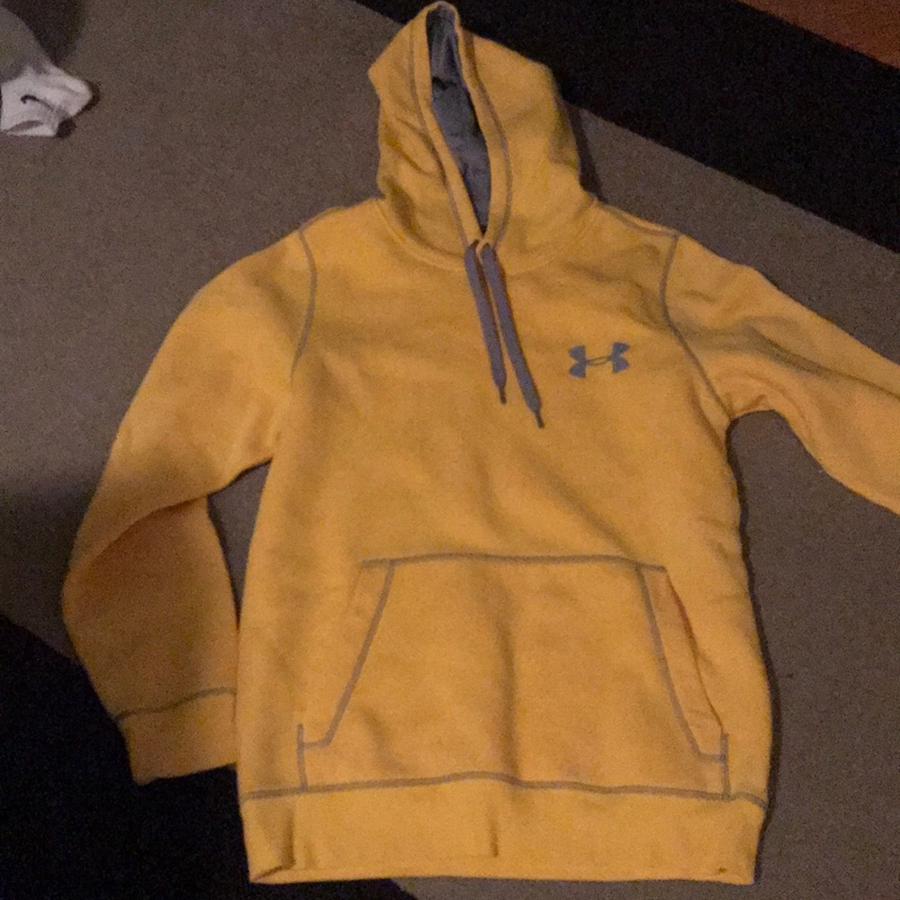 Under armour sweat shirt size SM/P